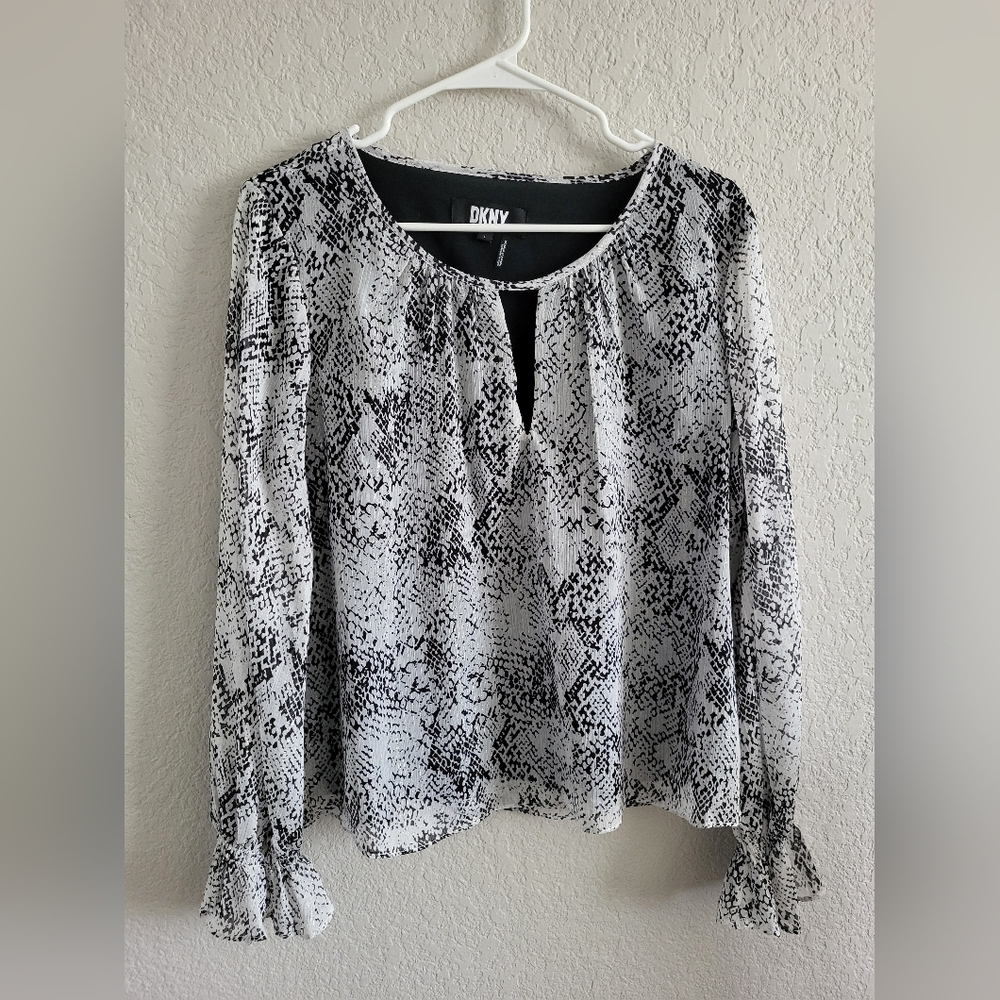 DKNYblouse (never worn)